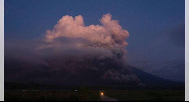 Indonesia raises alert to highest level as volcano erupts on Java island